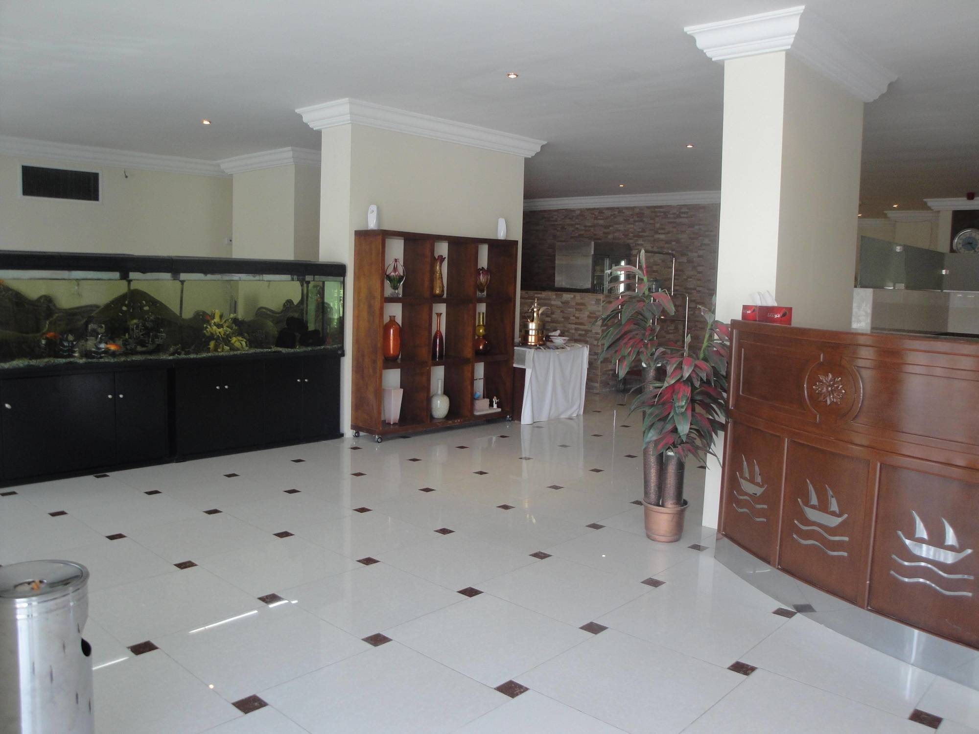 Marina Royal Hotel Suites Кувейт Экстерьер фото